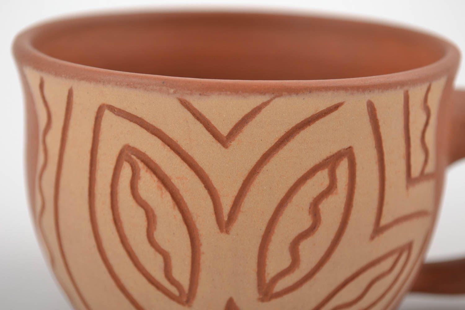 10 oz clay coffee cup with handle and cave drawings in beige and terracotta color photo 5