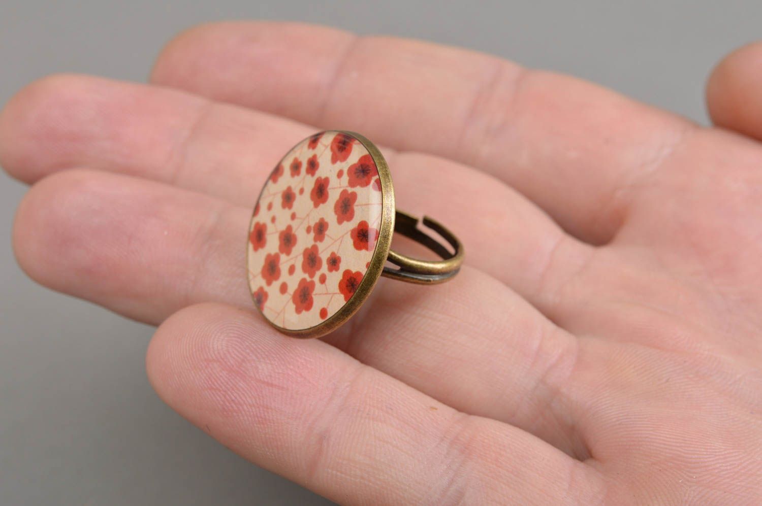 Handmade round top decoupage jewelry ring with floral pattern in jewelry resin photo 4