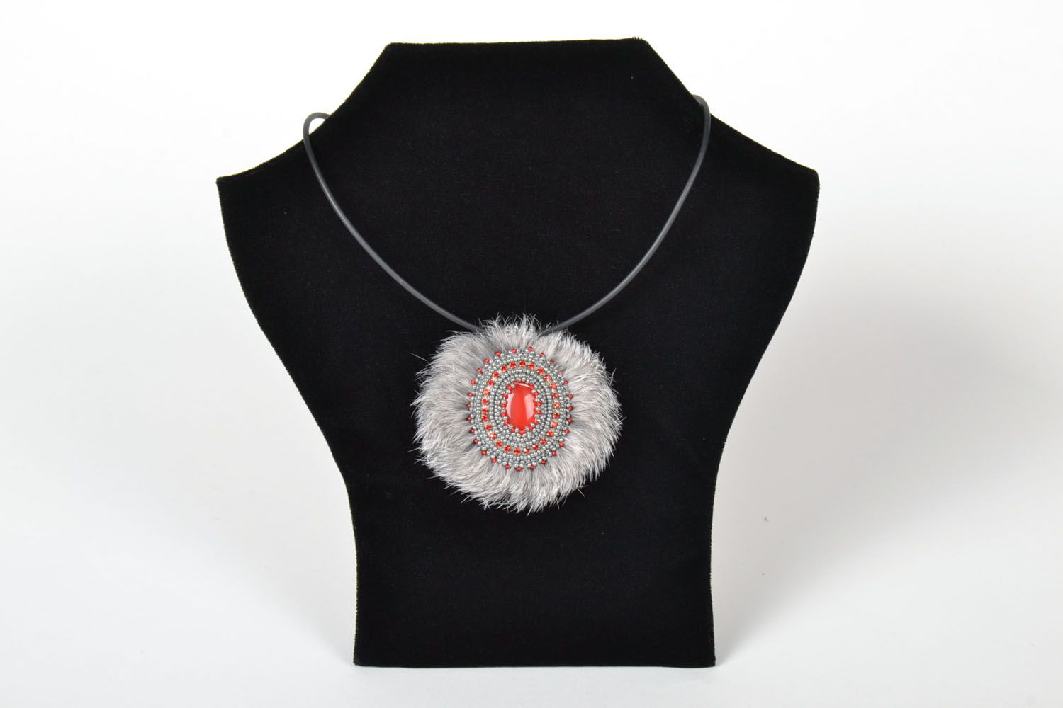 Beaded necklace with fur photo 1