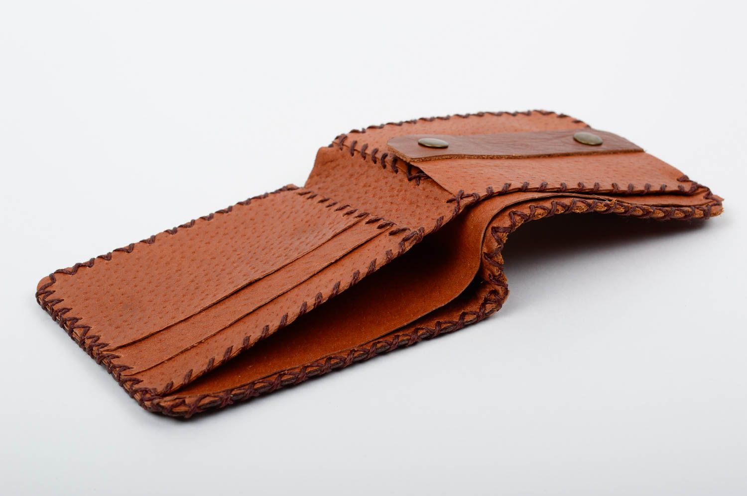 Оригинальный кожаный кошелек с металлической вставкой с шитьем ручной работы фото 2