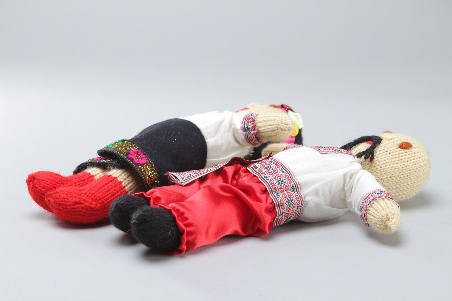 Handmade soft dolls in national costumes knitted of acrylic threads 2 items photo 2
