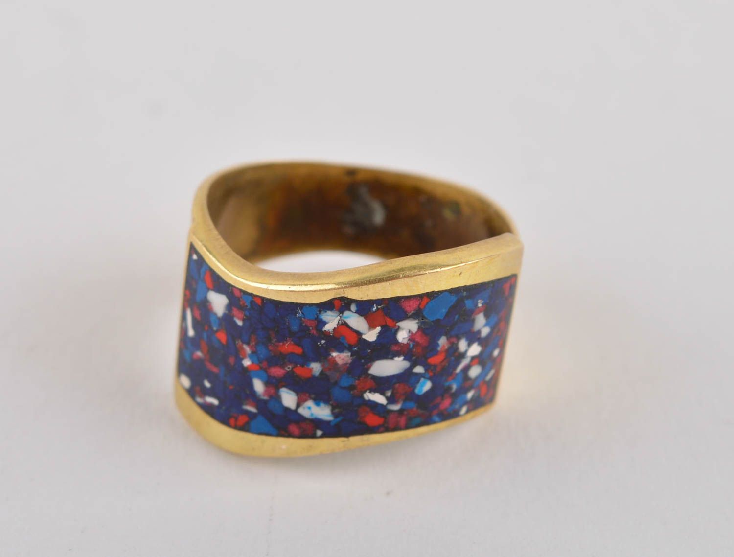 Яркое кольцо ручной работы необычное кольцо с камнями украшение из латуни фото 2