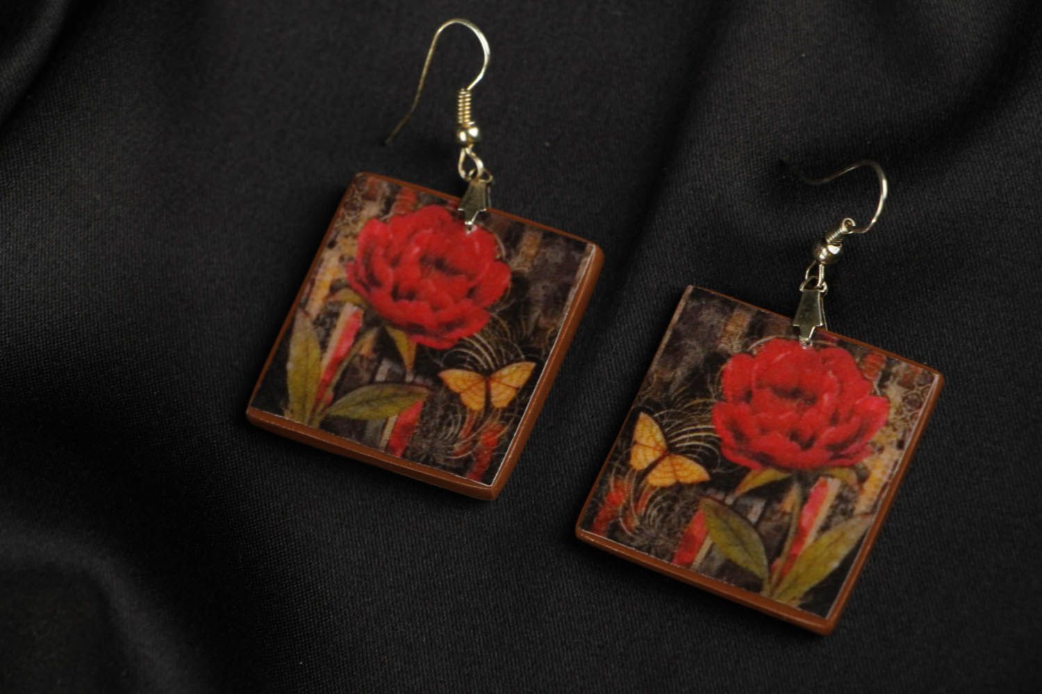Earrings with a red flower photo 1