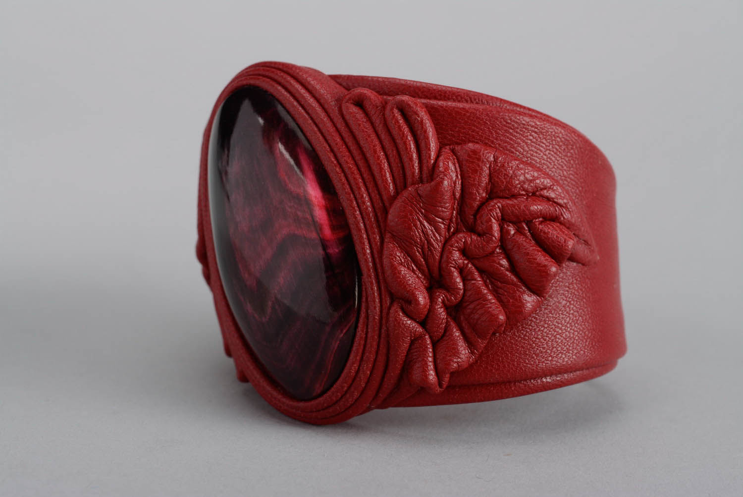 Red bracelet made ​​of genuine leather and cow horn photo 1