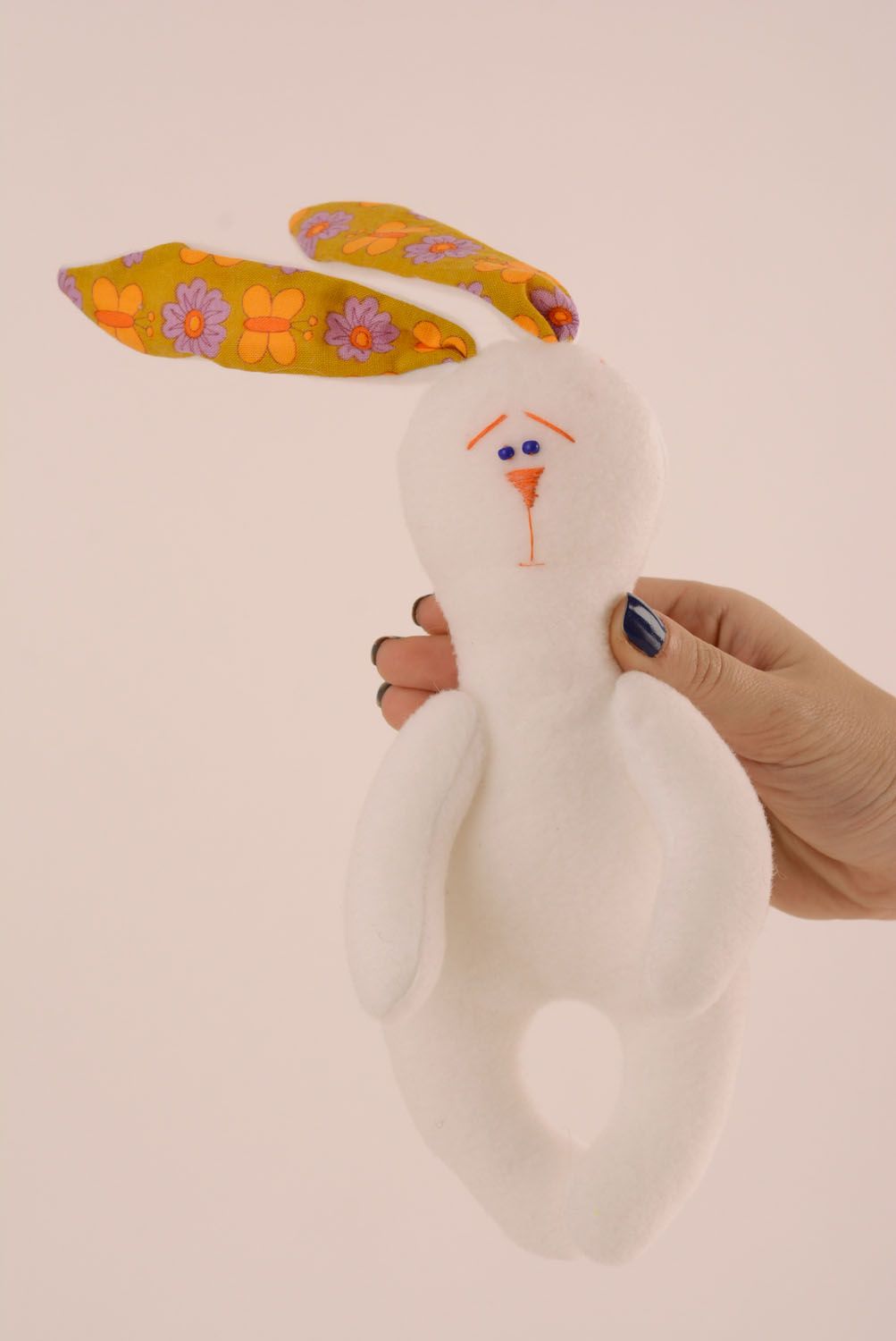 Мягкая игрушка в виде зайца фото 4
