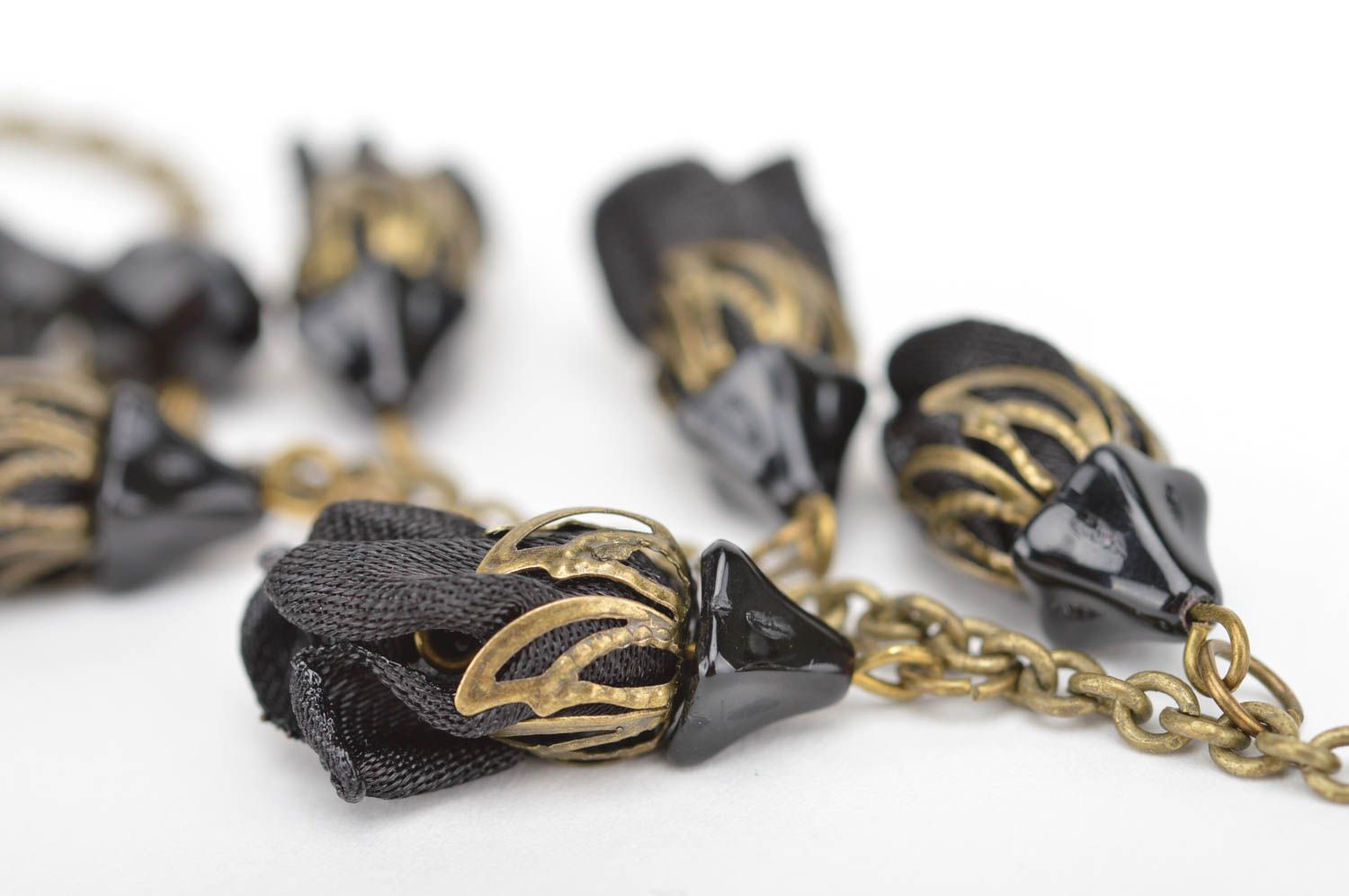 Bracelet fait main Bijou fantaisie fleurs noires chaîne métal Accessoire femme photo 3
