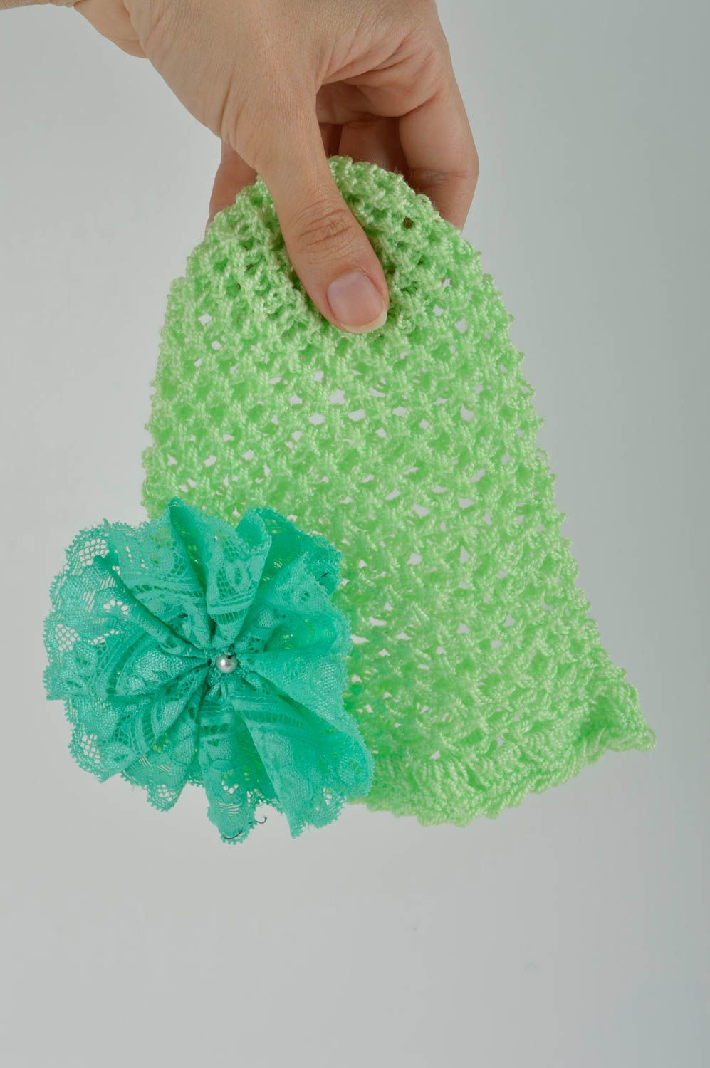 Gorro tejido artesanal verde con flor ropita para recién nacidos gorro para bebé foto 5