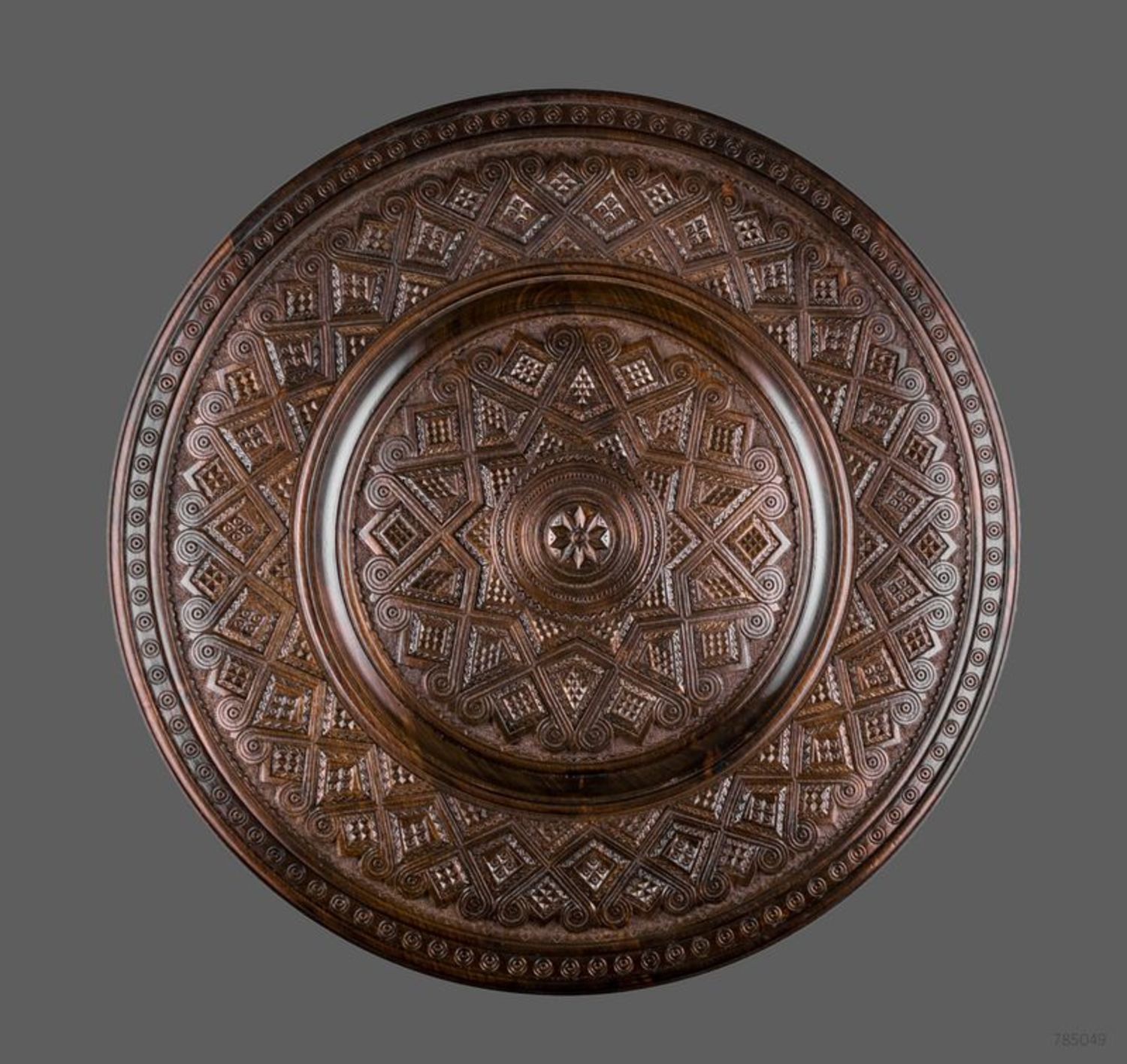 Large carved plate photo 3