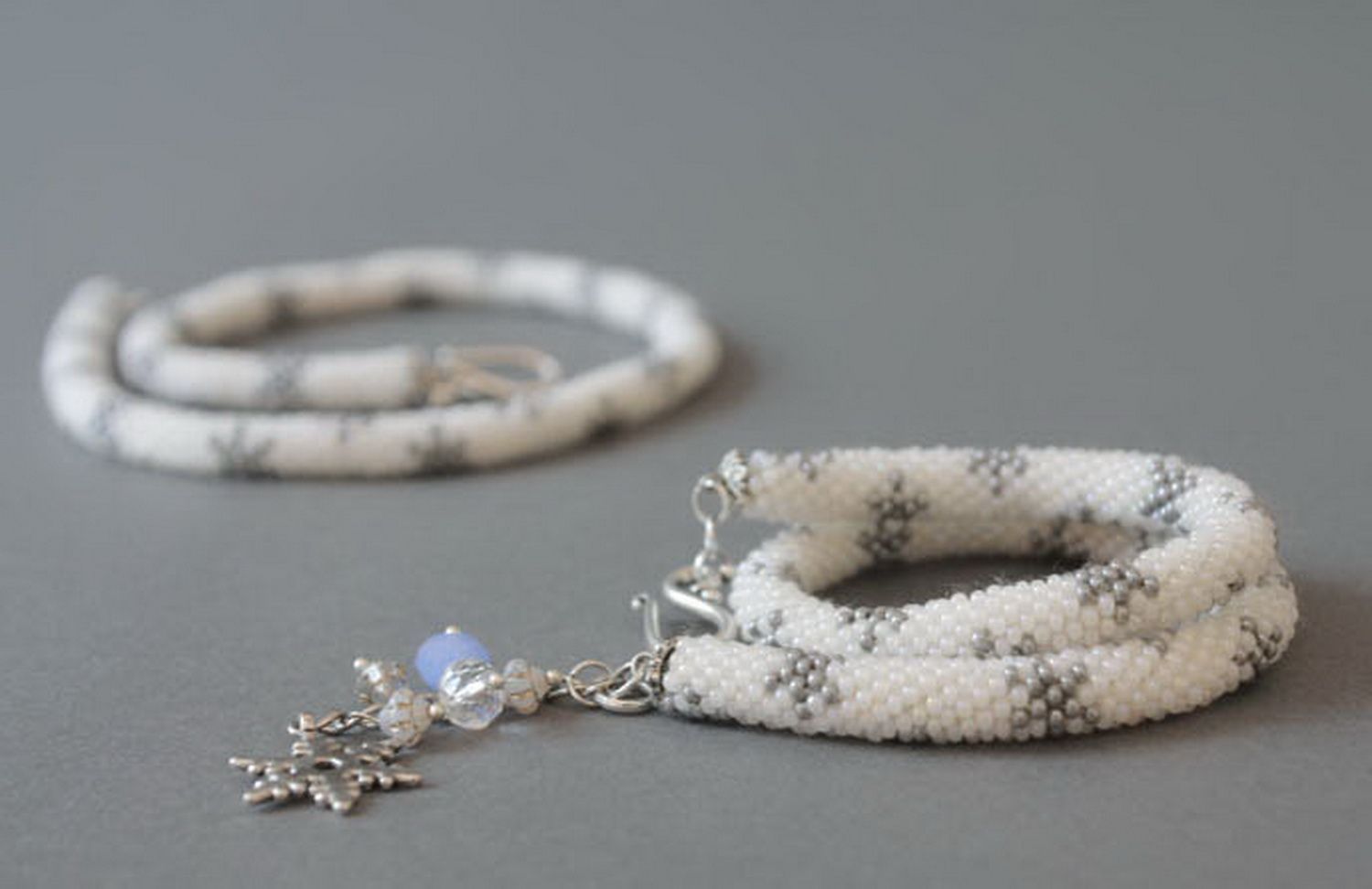 Conjunto de jóias de colar e bracelete, feito de miçangas checas foto 7
