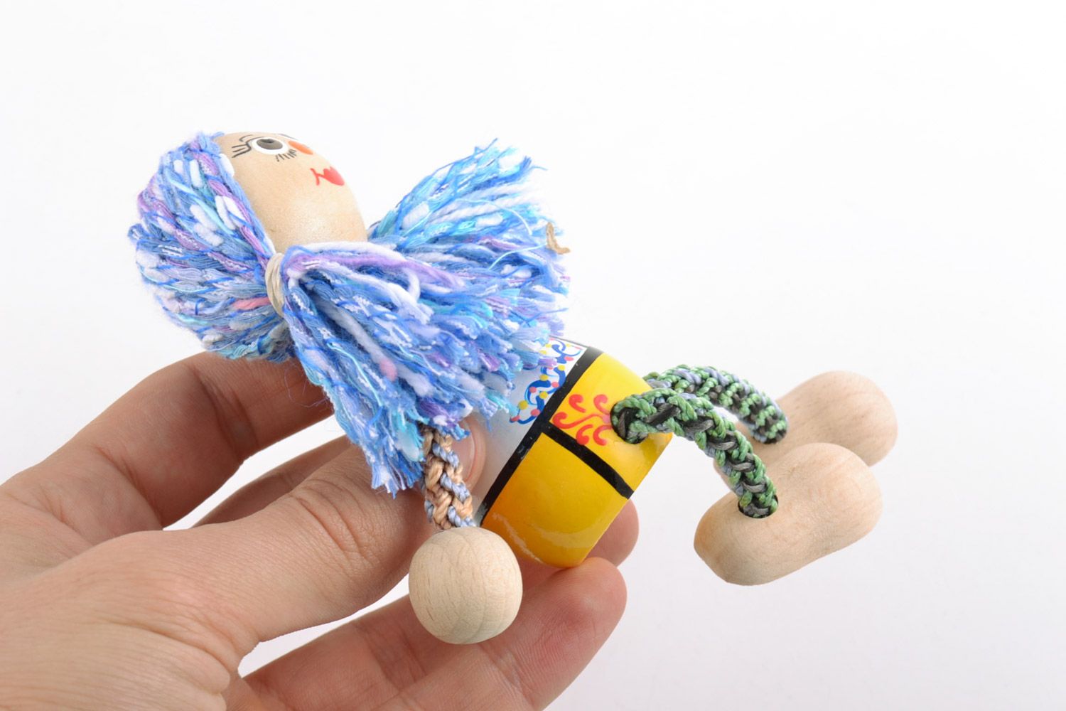 Деревянная игрушка расписная в виде девочки ручной работы красивая оригинальная фото 2