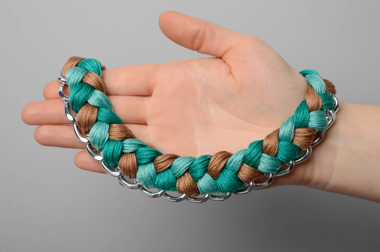Beau collier en fils moulinés et chaîne fait main vert photo 3