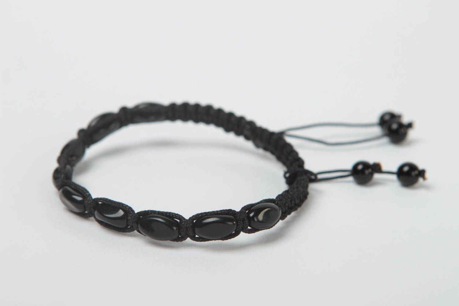 Bracelet tressé fait main Bijoux artisanaux noir perles Accessoire femme photo 1