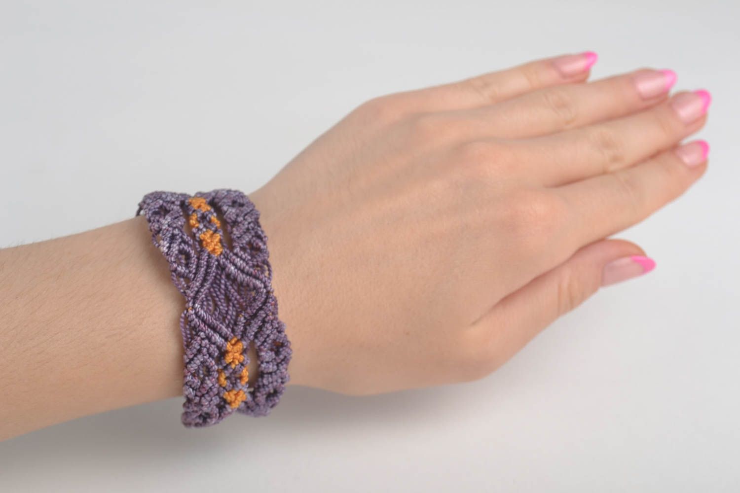 Bracelet macramé large violet Bijou fait main tressé original Cadeau femme photo 1