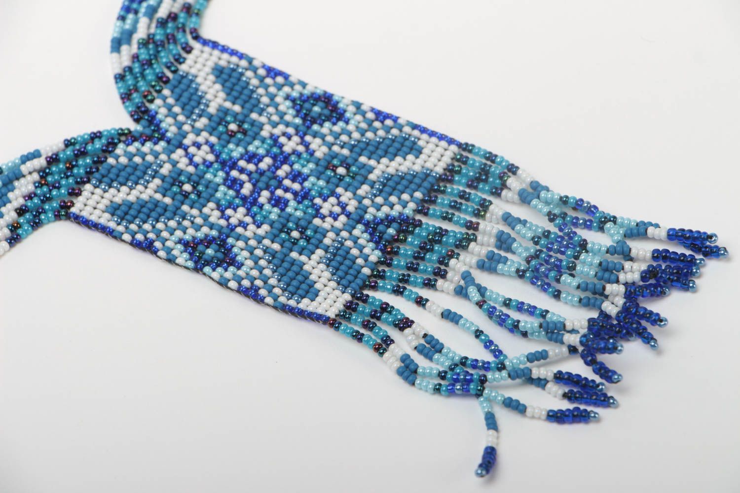 Collier en perles de rocaille bleu à motif fait main long style ethnique photo 3
