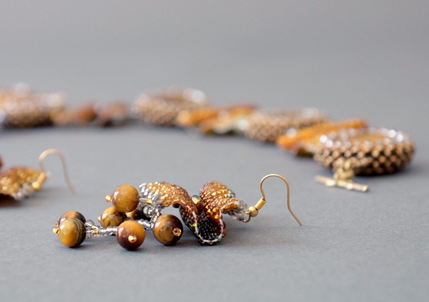 Set de bijoux faits main de grains de verre et perles tchèques, oeil du tigre 'Une Mondaine' photo 2