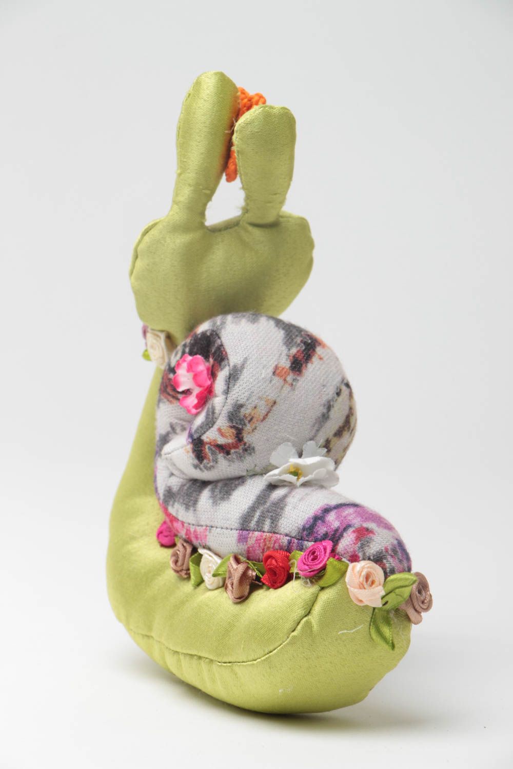 Jouet mou escargot en tissu peint de couleurs acryliques fait main décoratif photo 4