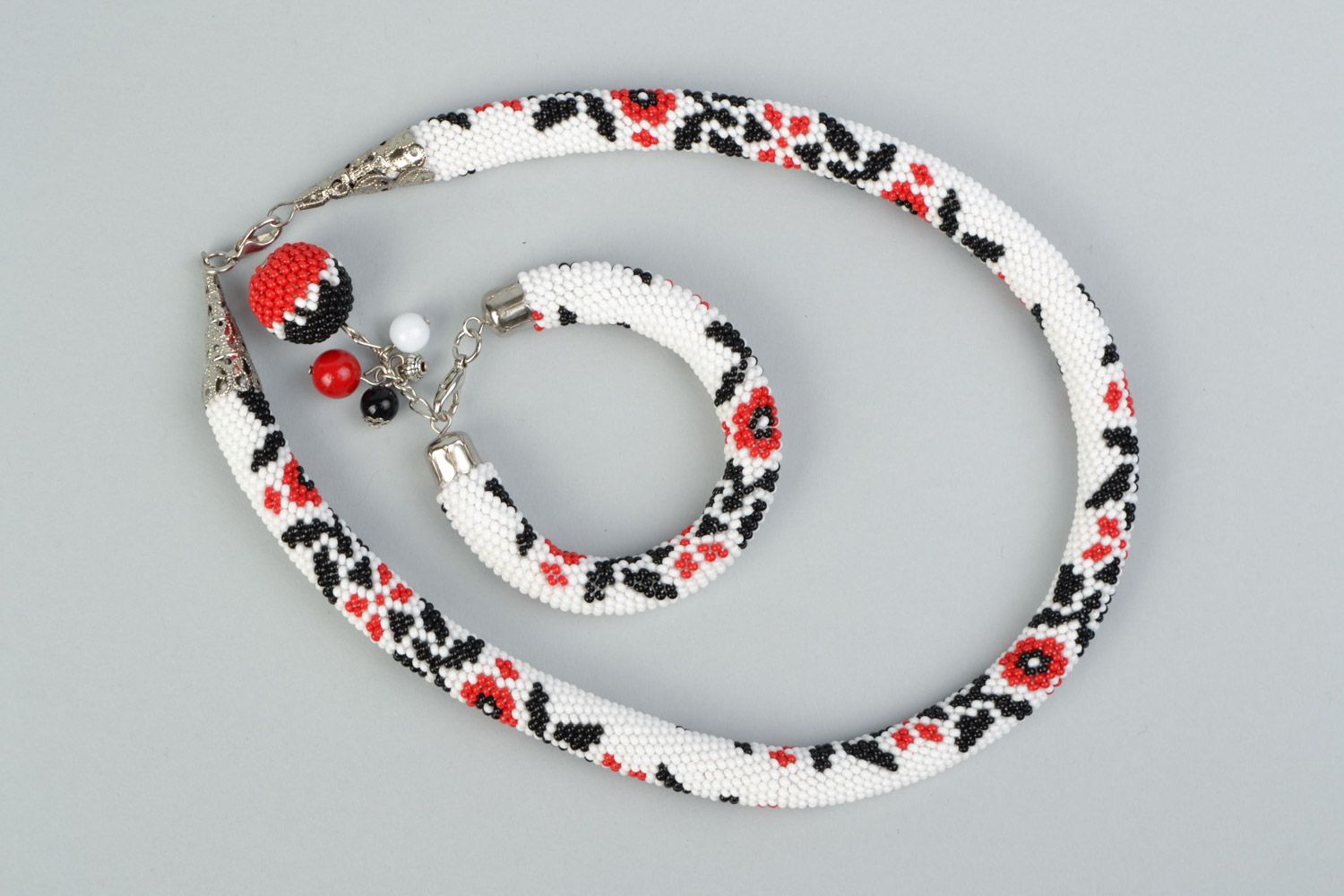 Conjunto de joyas de abalorios checos collar y pulsera artesanales con motivo floral foto 1