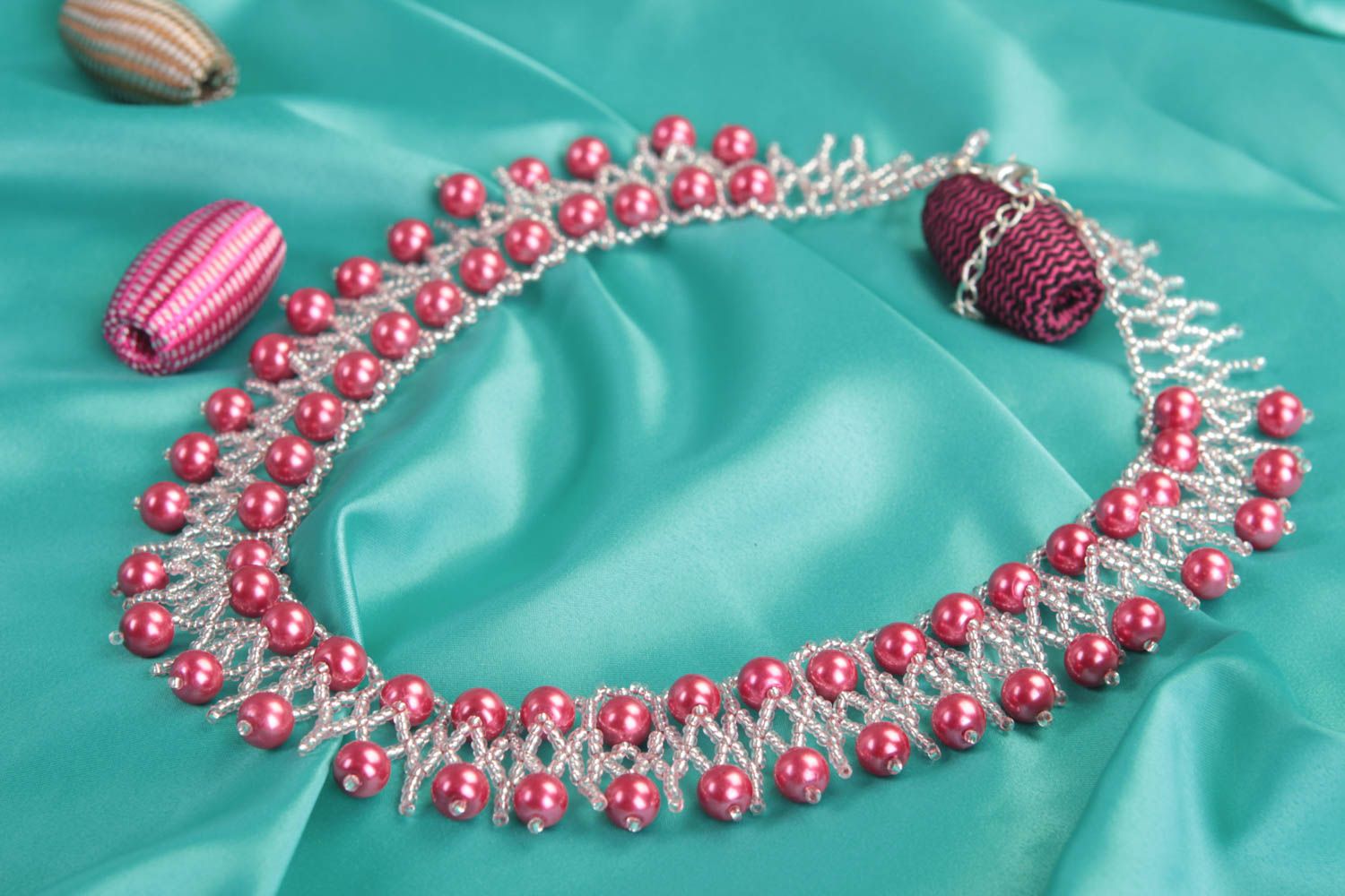 Collier perles de rocaille roses Bijou fait main de design Idée cadeau femme photo 1