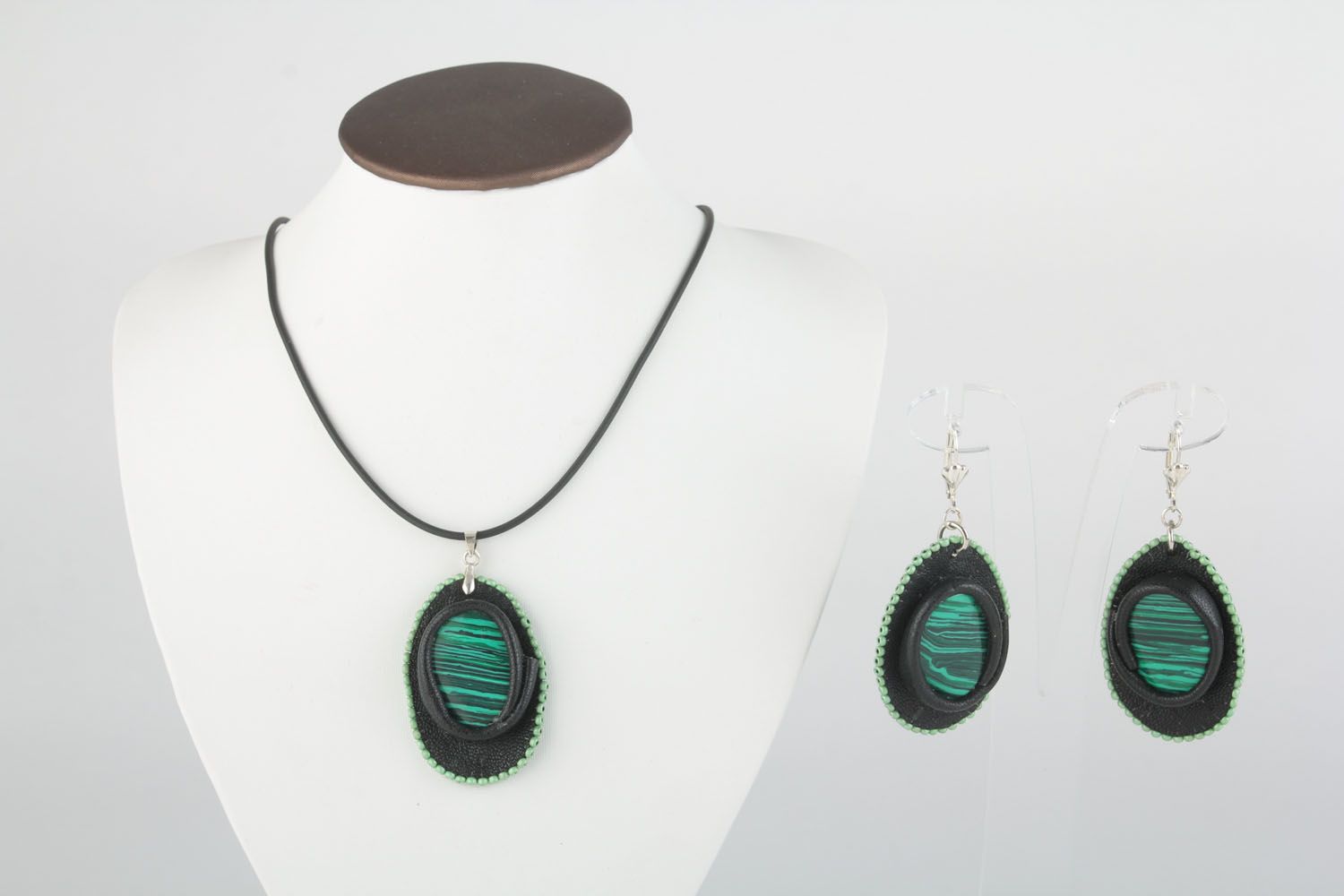Genuine leather necklace and earrings photo 1