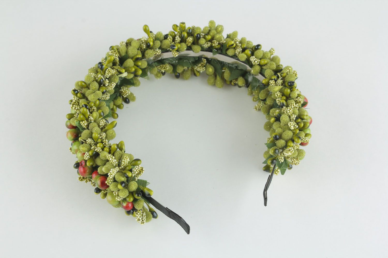 Headband with green berries photo 2