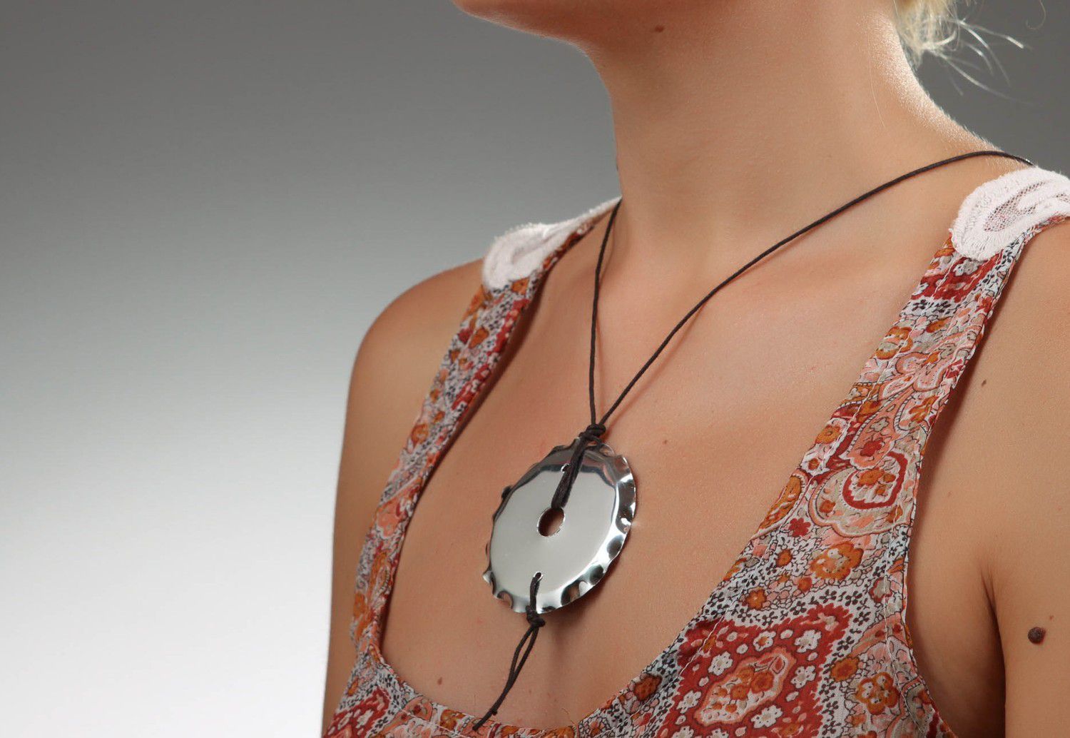 Necklace with metal pendant photo 4
