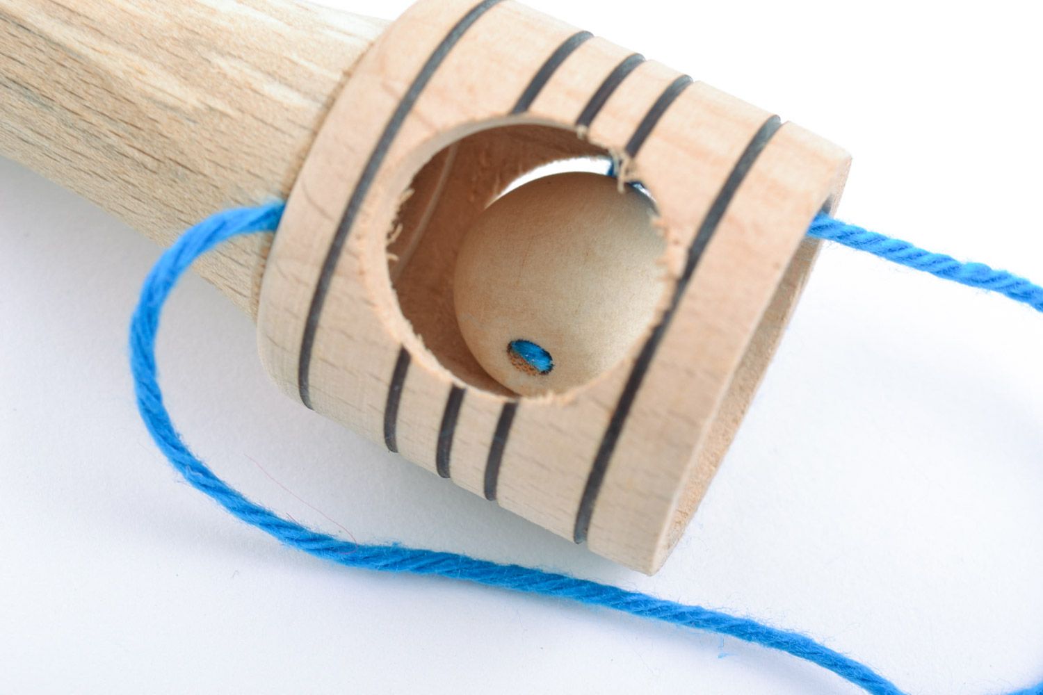 Handmade Fangspiel Fangbecher aus Holz für Entwicklung der Bewegungskoordination foto 5