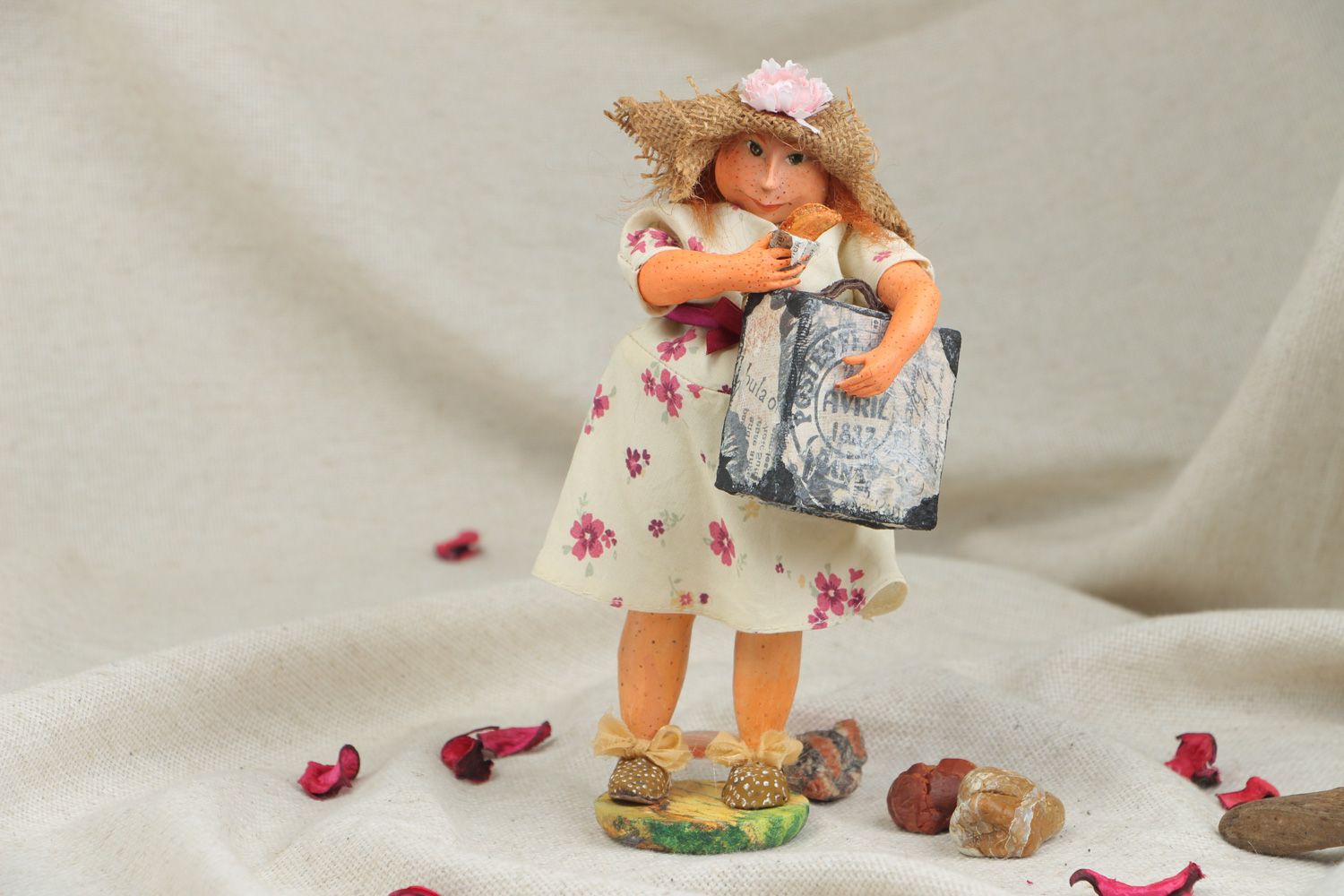Hand molded ceramic statuette with holder Girl with Hat photo 5