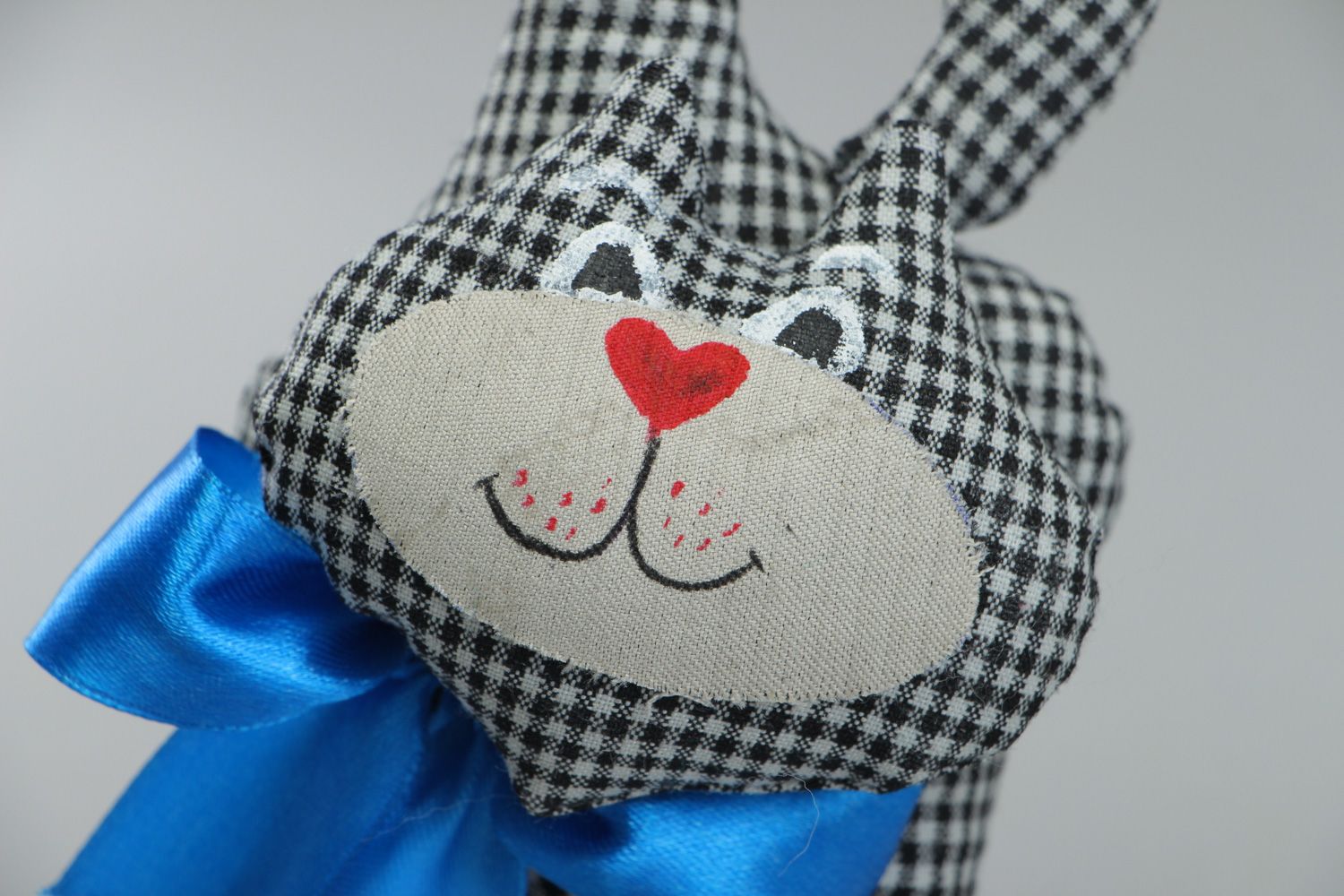 Black and white checkered cotton soft toy cat with bow for children photo 2