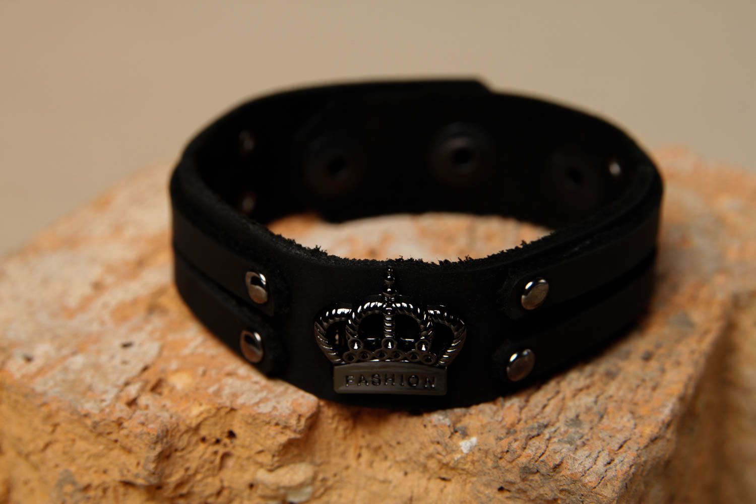 Bracelet cuir fait main Bijou en cuir noir design unisexe Cadeau original photo 1