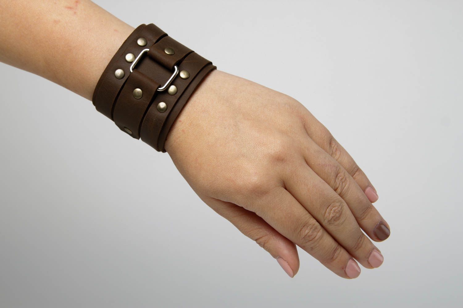 Bracelet cuir Bijoux fait main large marron foncé Accessoire femme cadeau photo 2