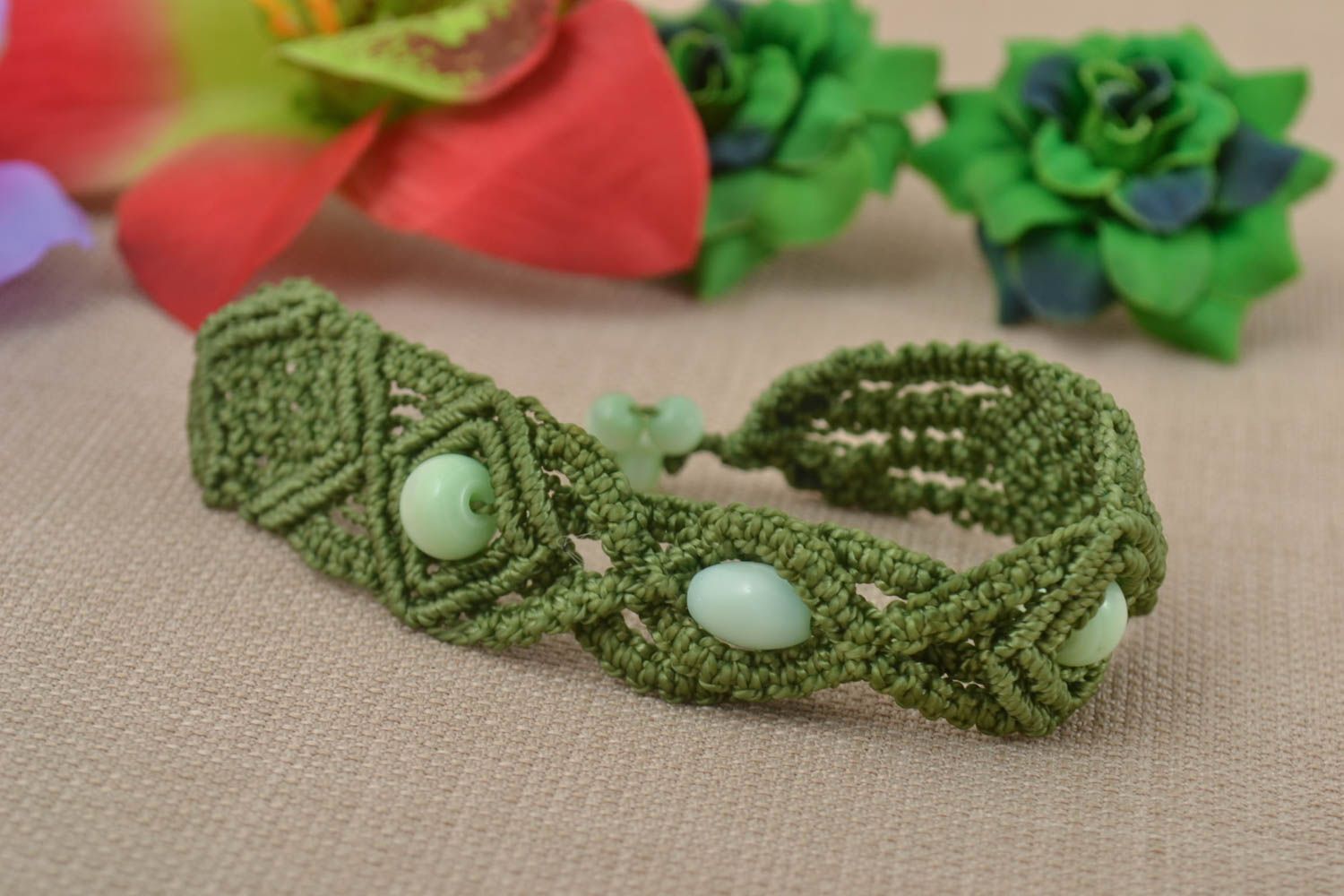 Bracelet textile Bijou fait main vert macramé avec perles fantaisie Cadeau femme photo 1