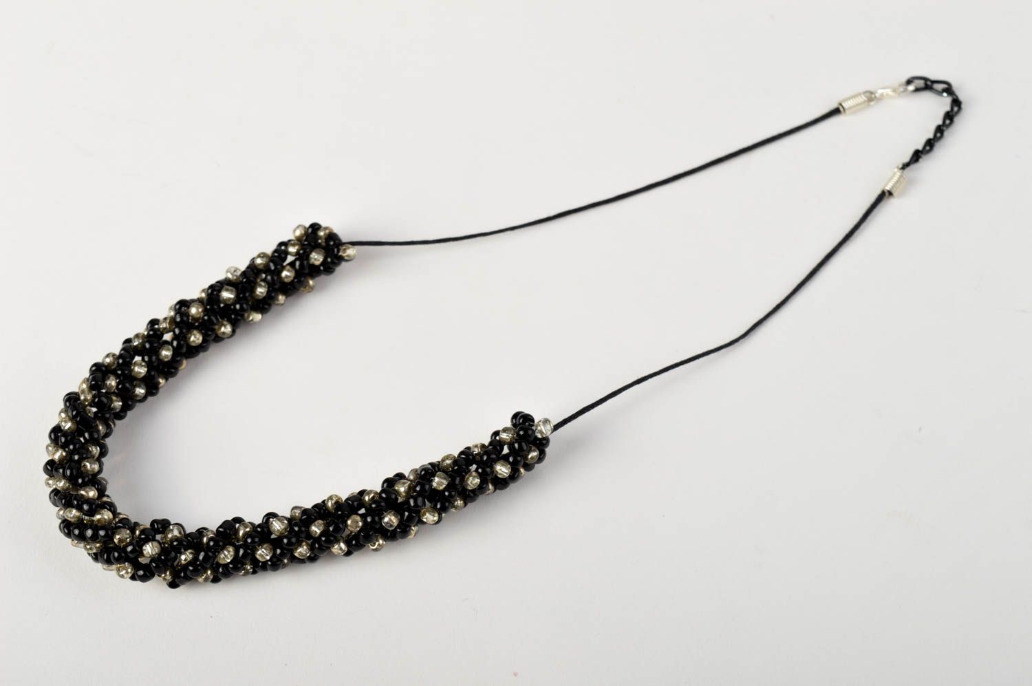 Collier en perles de rocaille Bijou fait main noir design Cadeau pour femme photo 3