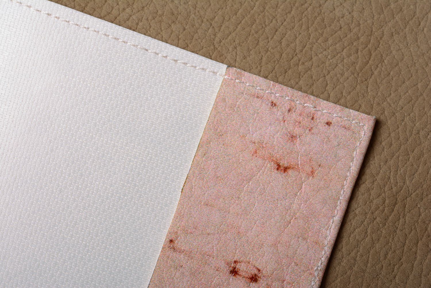 Protège-passeport en cuir artificiel avec imprimé original fait main Hérisson photo 5
