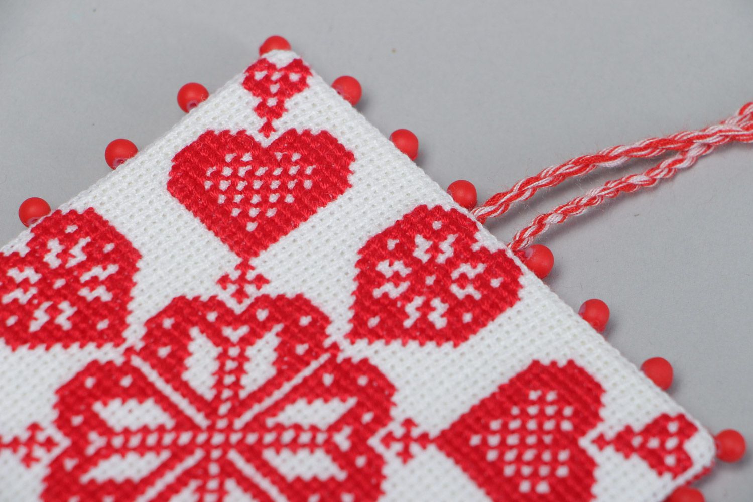 Handgemachtes buntes Kissen für Nadel mit Ornament und Schleife für Näharbeit foto 3