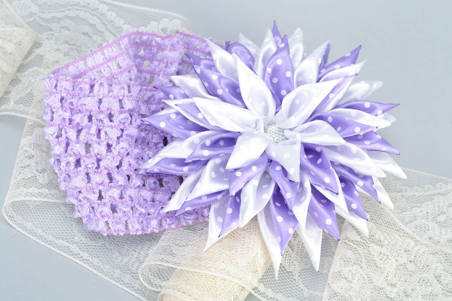 Banda para el pelo hecha a mano con flor de raso de color lila para niña foto 1