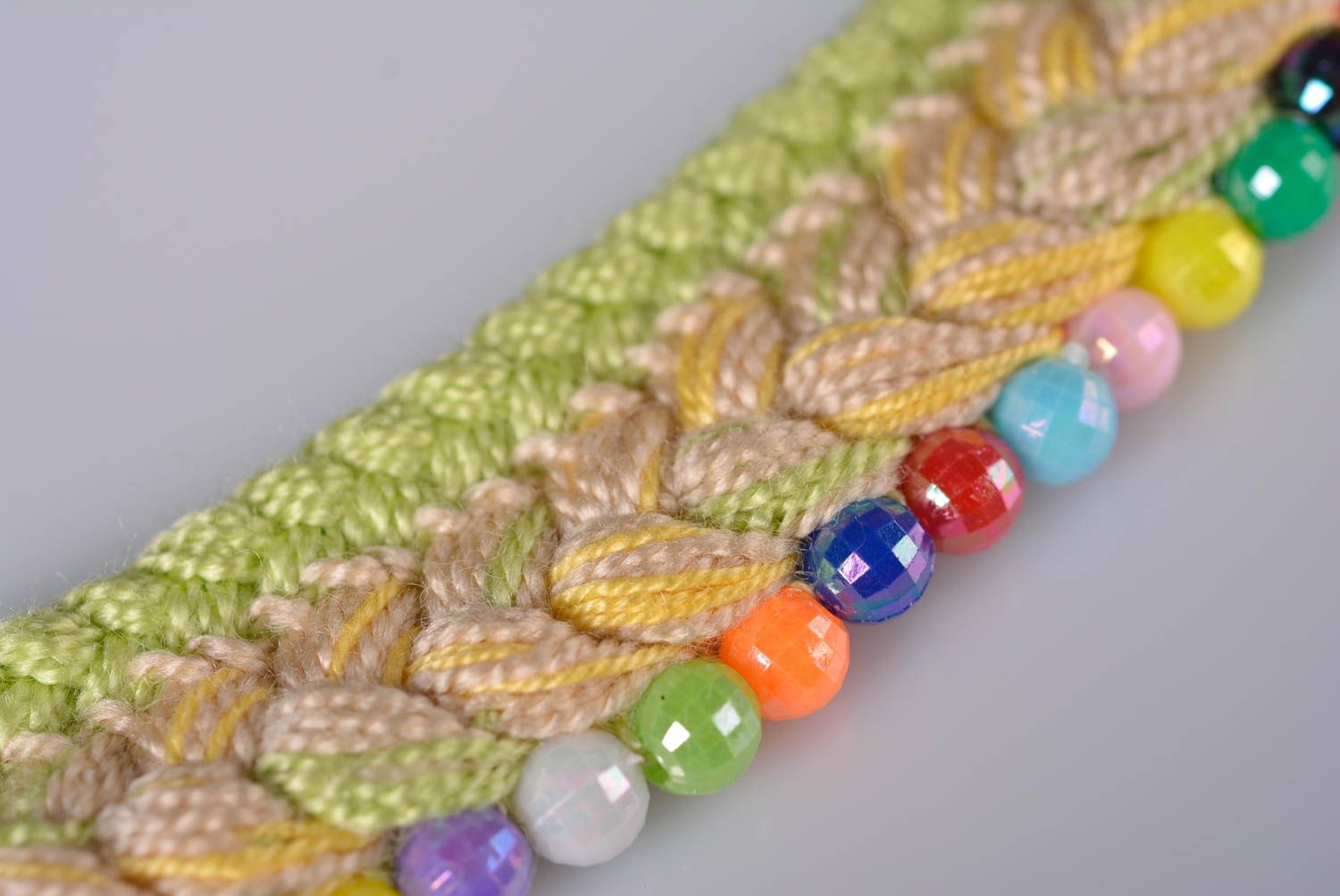 Bracelet large Bijou fait main tressé en fils avec perles colorées Cadeau femme photo 4