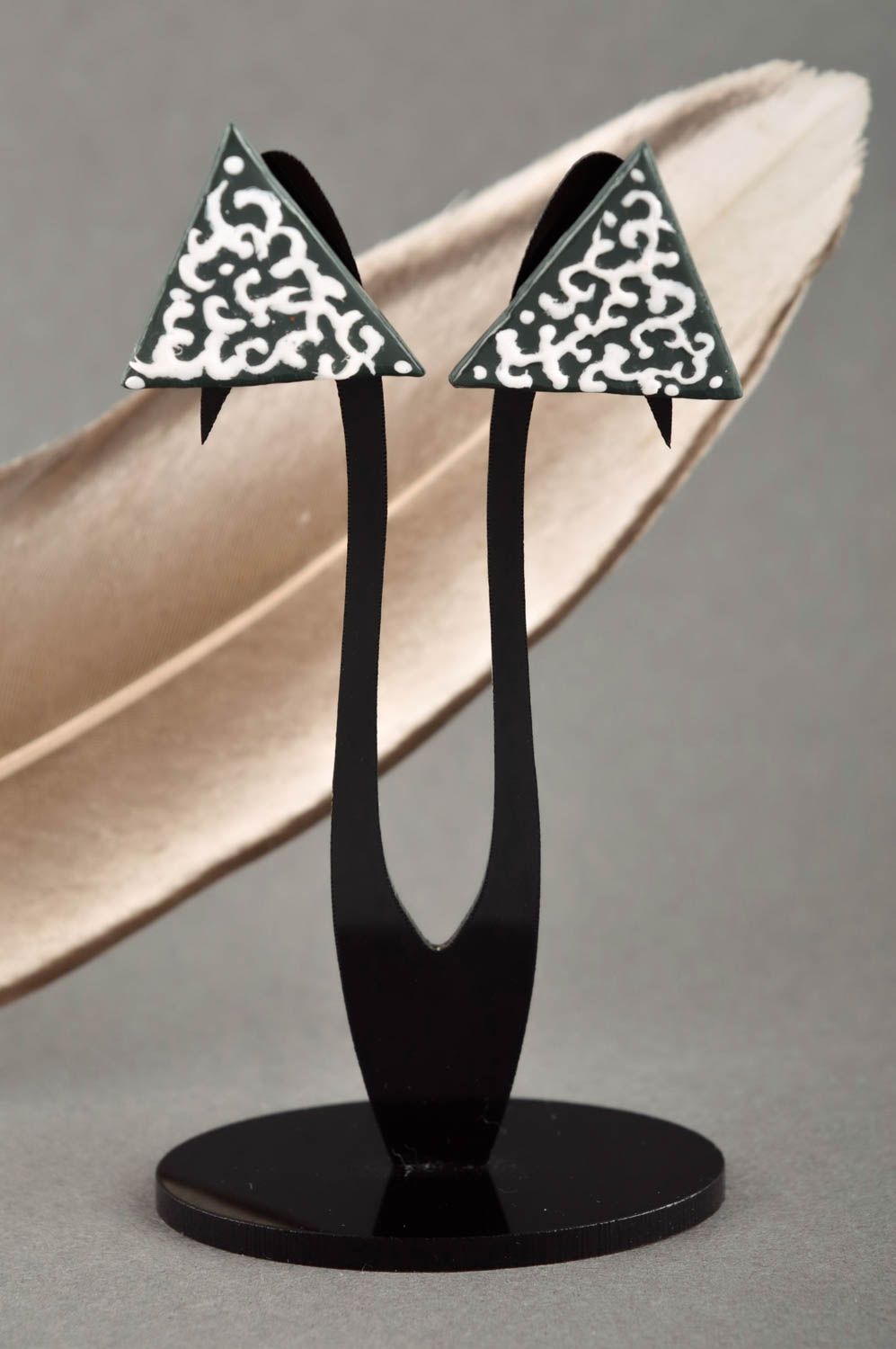 Handgemachte Ohrringe in Weiß und Schwarz Polymer Schmuck Juwelier Modeschmuck foto 1
