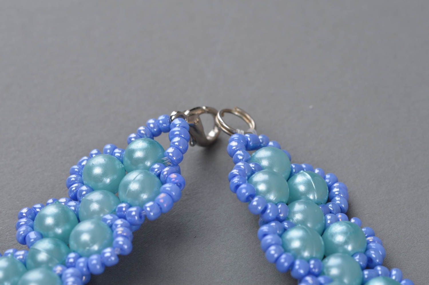 Collier en perles de fantaisie et de rocaille bleu fait main élégant joli photo 4