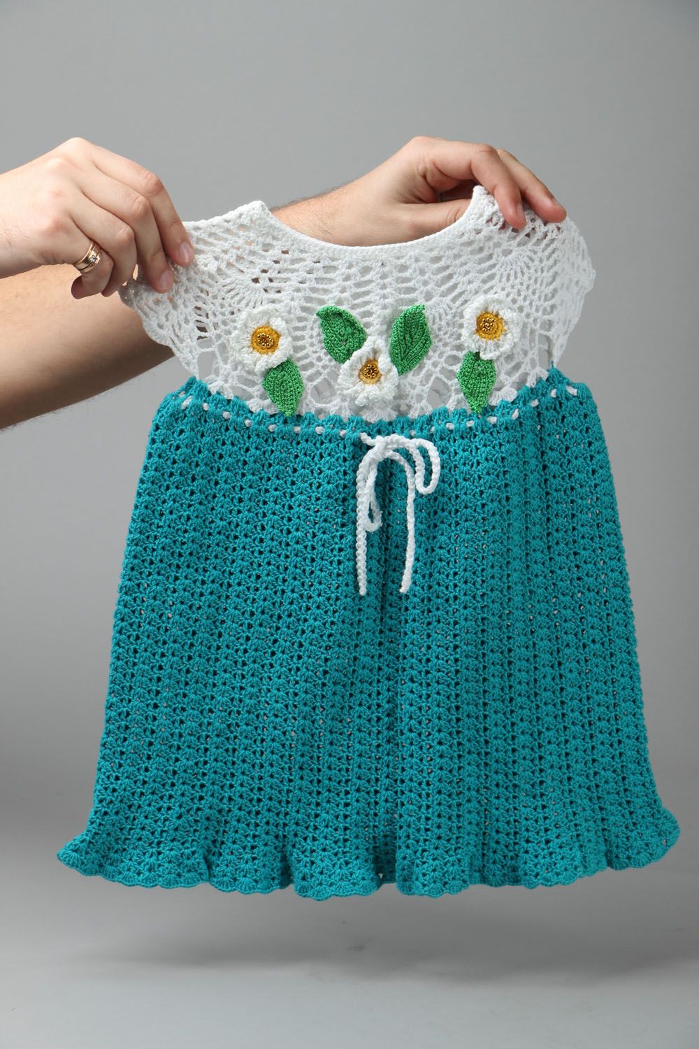 Robe tricotée faite main pour fille photo 4