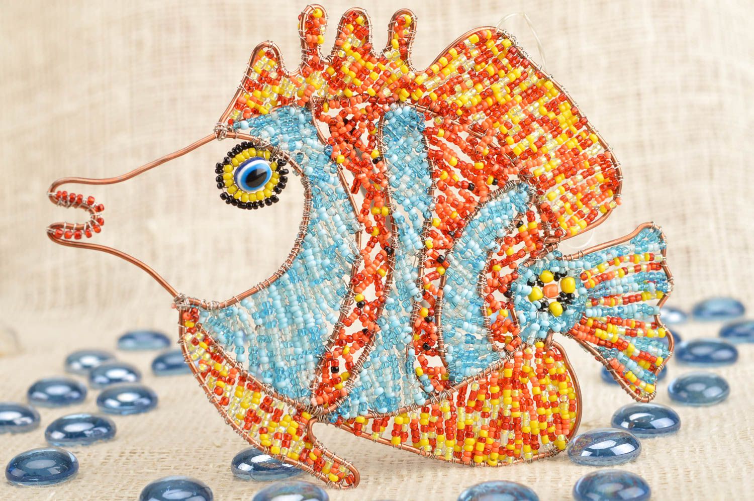 Handmade Interieur Anhänger Fisch aus Glasperlen für Haus Dekor in Blau Rot foto 1
