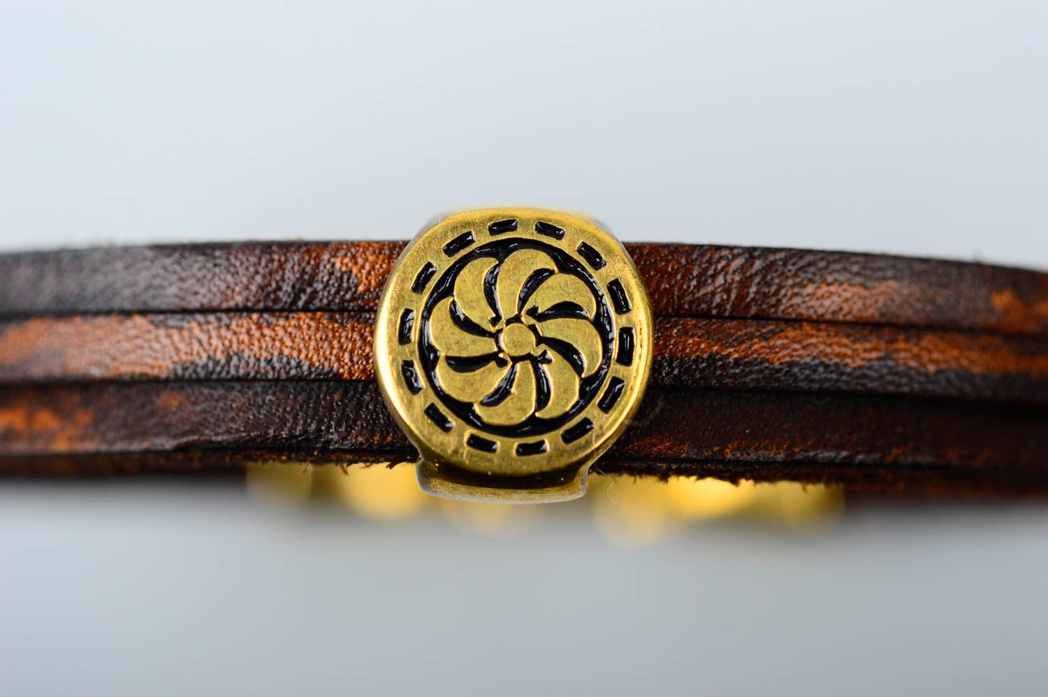 Кожаный браслет хэнд мэйд браслет на руку оригинальный украшение из кожи фото 4