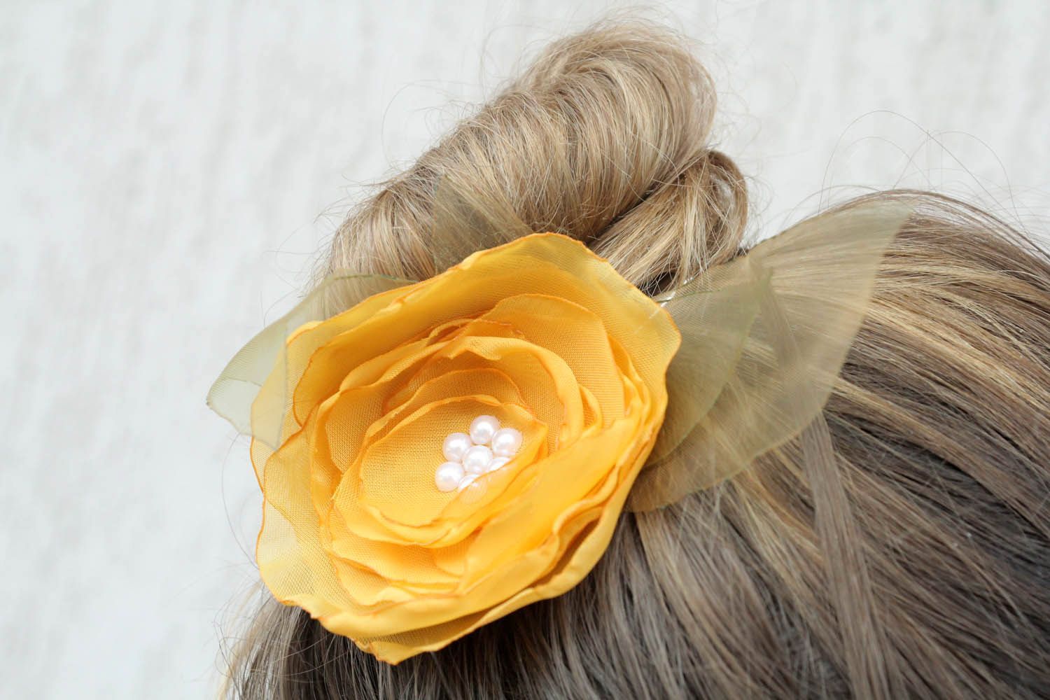 Fermaglio per capelli fatto a mano con fiore accessori da donna d'autore foto 5