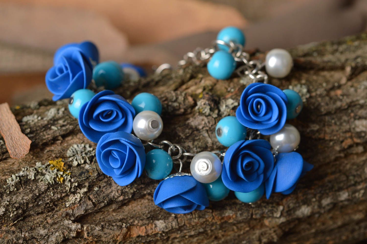 Bracelet avec fleurs bleues Bijou fait main pâte polymère Cadeau pour femme photo 1
