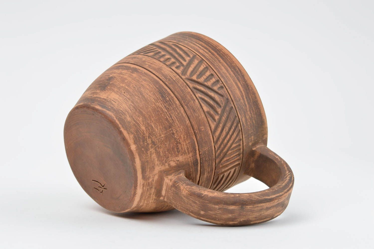 Глиняная чашка оригинальная кружка ручной работы с линейными узорами красивая фото 4
