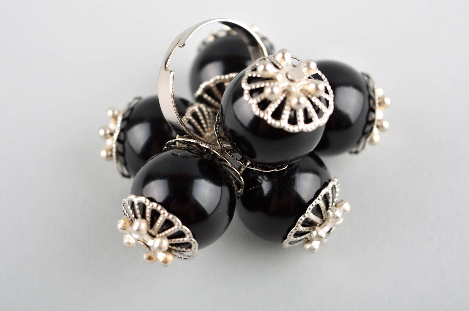 Кольцо ручной работы кольцо из бусин черное модное кольцо стильное красивое фото 4