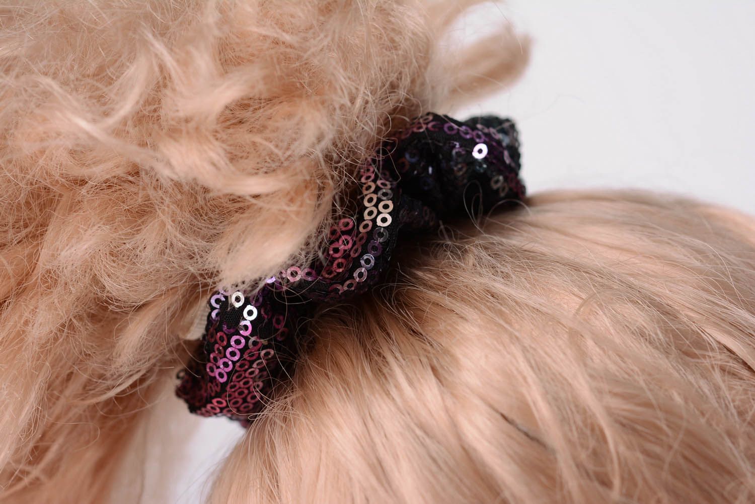 Scrunchy with sequins photo 1