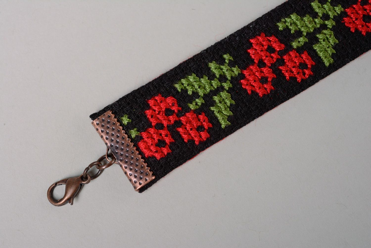 Handmade Armband mit Kreuzstichstickerei foto 3
