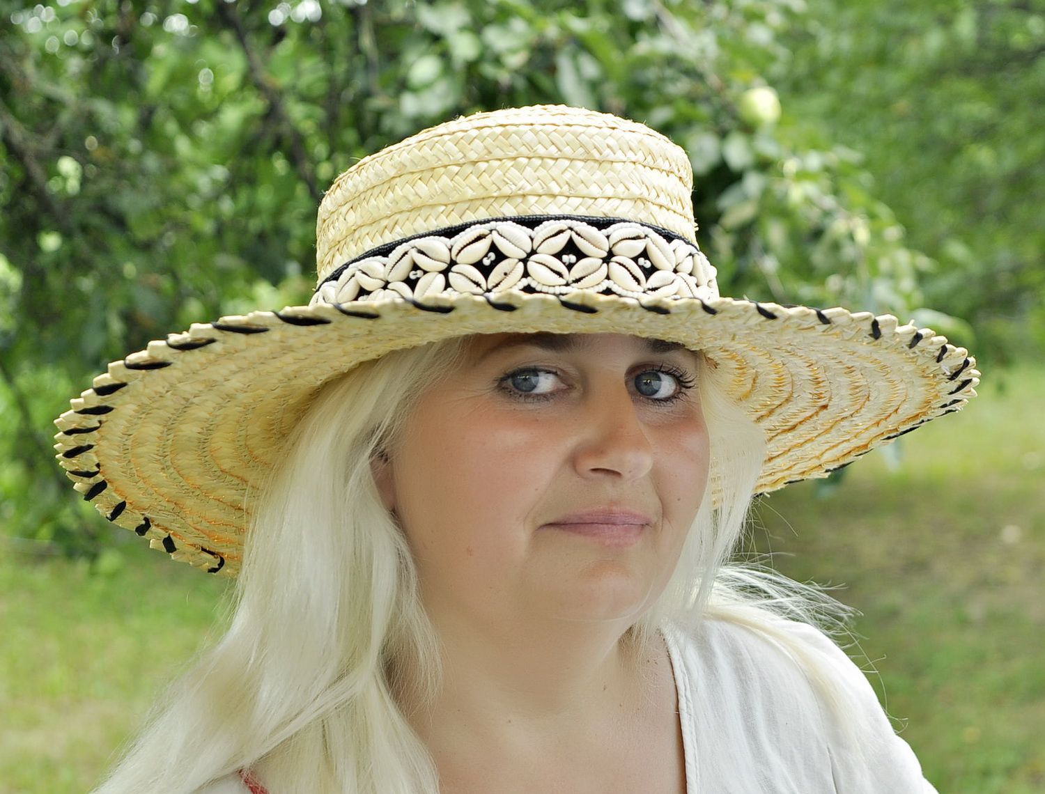 Sombrero de paja para mujer con conchas foto 2