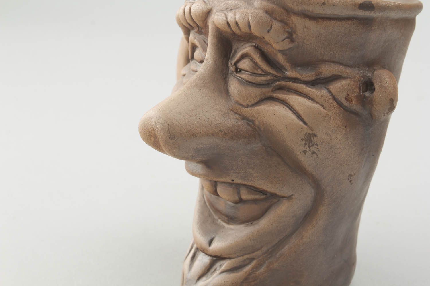 Laughing man's shape clay cup with handle photo 3