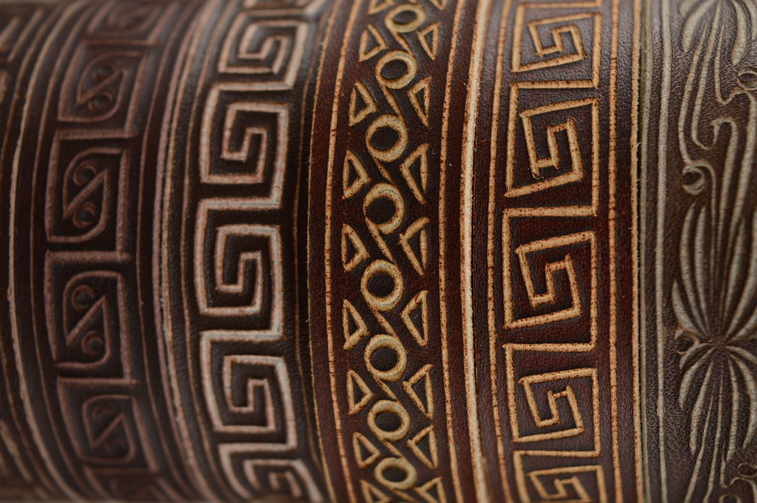 Bracelet en cuir naturel marron avec ornements fait main style ethnique photo 5